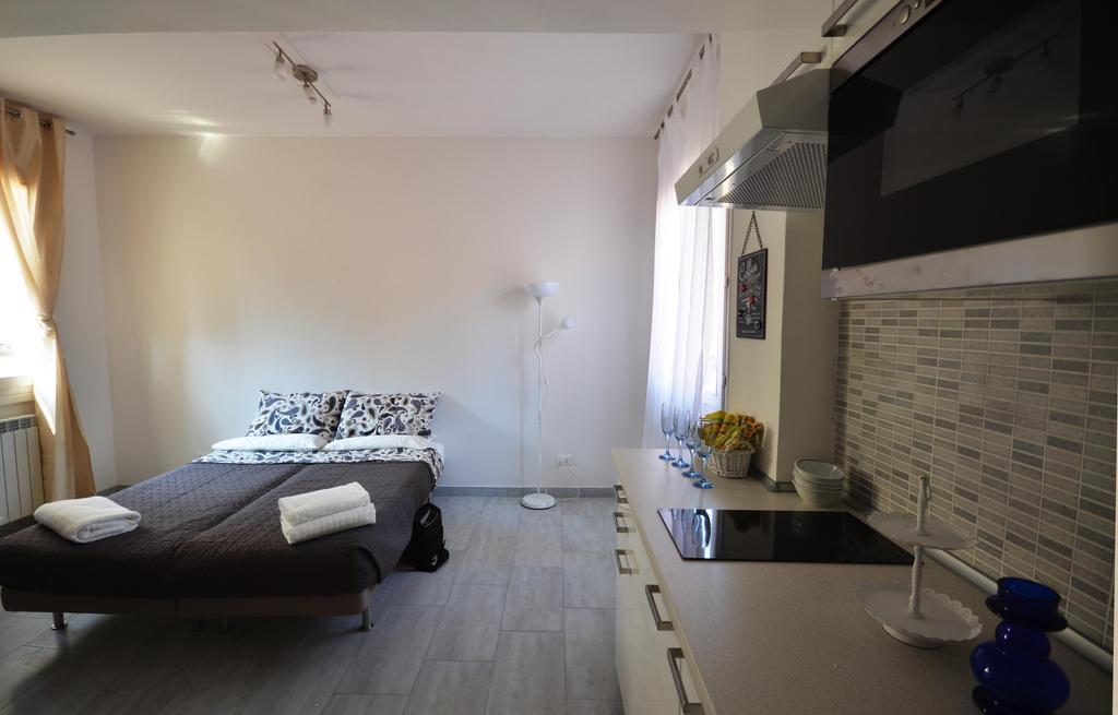 4-Tourist House Bologna-Studio - Self Check-In Room photo